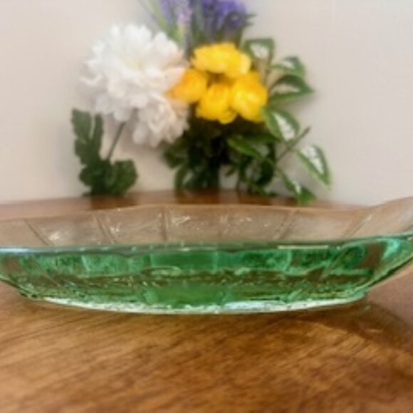 Green Pressed Glass Celery Dish Vintage Mid Century Relish Tray or Table Center - Picture 3 of 5